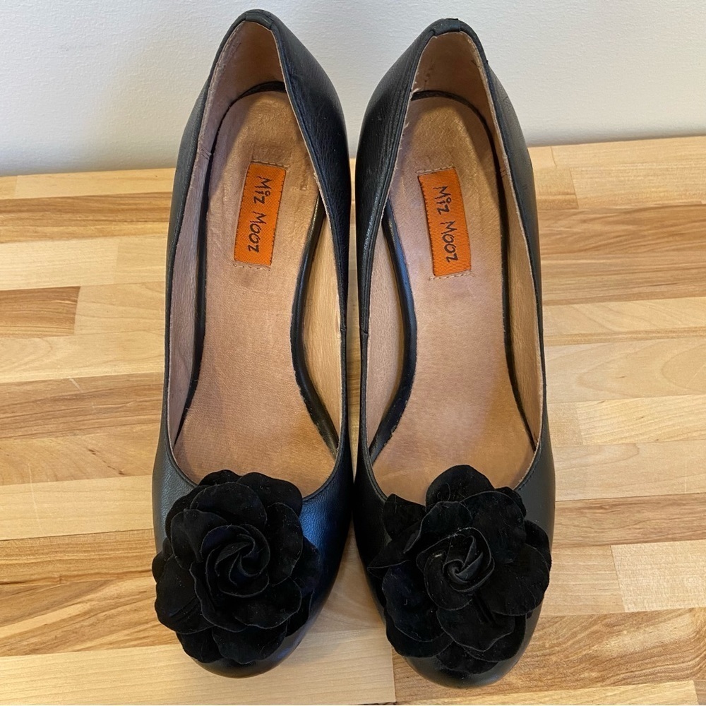 Miz Mooz black heeled shoes pump floral applique genuine leather handcrafted 6.5 - Picture 6 of 16